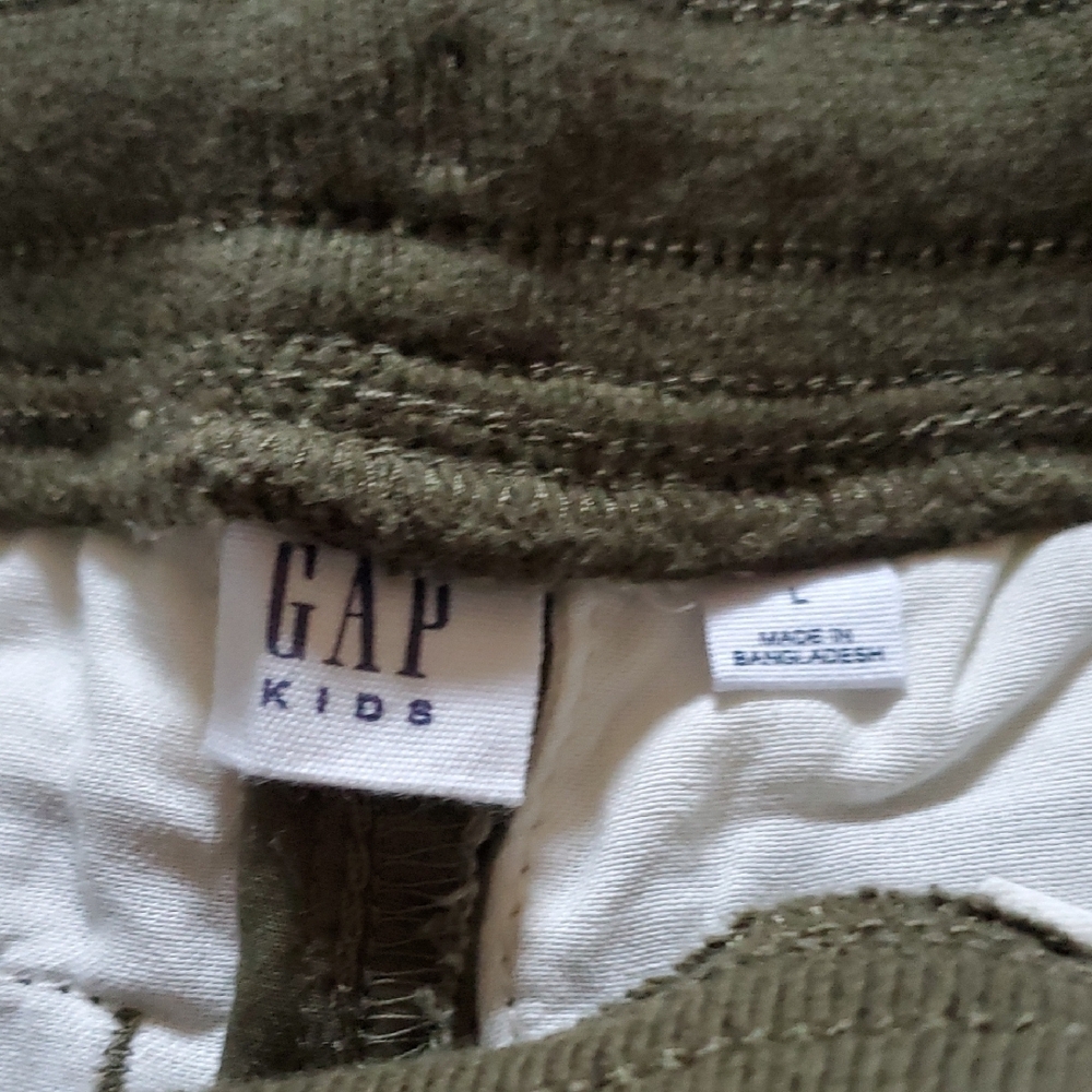 🆕️ GAP Boy's Green Cargo Bottoms with Relaxed Fit - Picture 3 of 8
